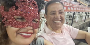 Luis D´Elia junto a Lorena, su pareja, en el carnaval de Gualeguaychú.