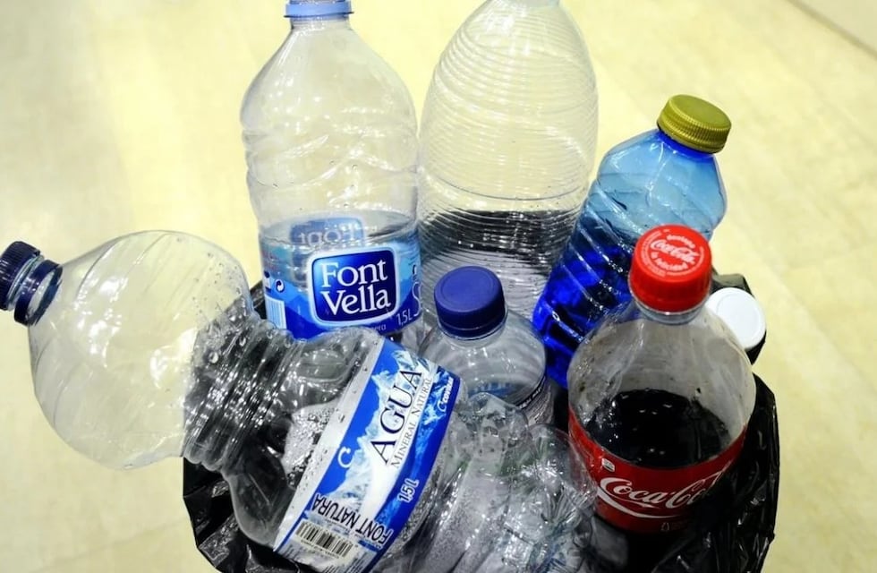 Para qué sirve colocar tapas de gaseosa en los balcones