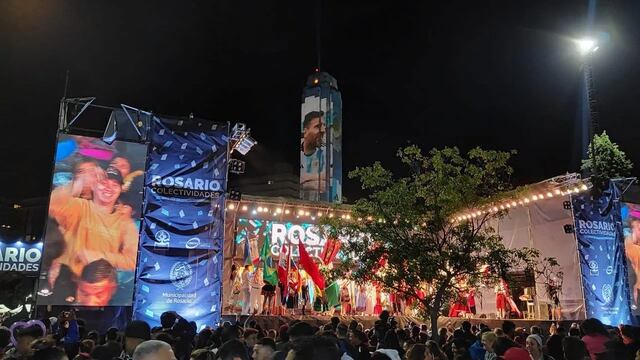 Detrás del escenario mayor hicieron un mapping con fotos de Lionel Messi.