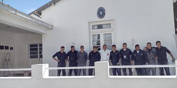 Personal del ARA Punta Alta hizo tareas de mantenimiento en la Escuela N° 5 de Bajo Hondo.