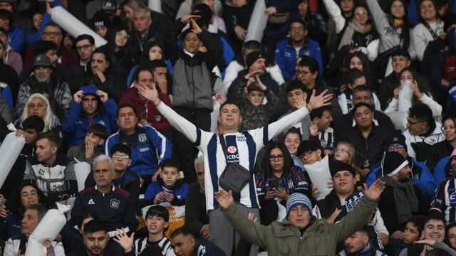 Hinchas en el partido Talleres vs Barcelona SC (Javier Ferreyra / La Voz)