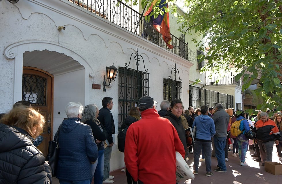 Ley de Nietos: más de 200 personas por día buscan un turno en el consulado de España en Mendoza
