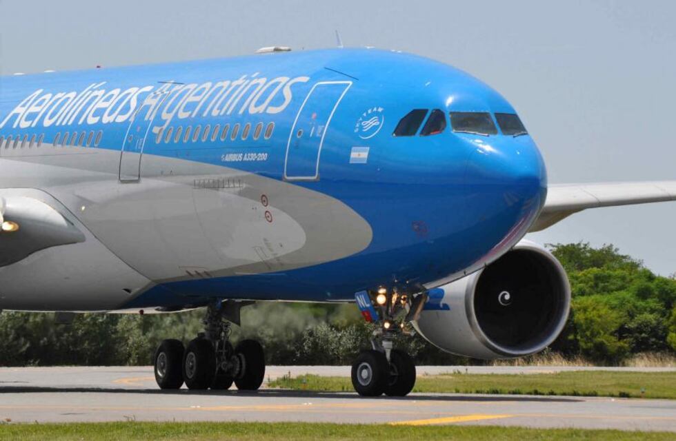 Explotó un celular durante un vuelo con destino a Chubut