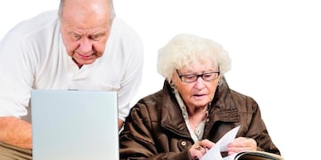 Con la pandemia, las adultos mayores debieron amigarse con la tecnología para hacer trámites.