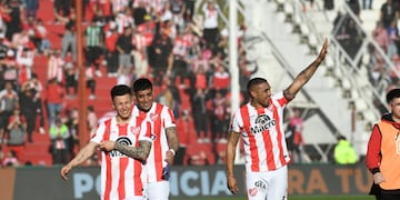 Instituto venció 2-0 a Platense por la Liga Profesional. El primer gol, del capitán Fernando Alarcón (Javier Ferreyra / La Voz).