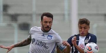 El uruguayo marcó el empate de Emelec que se lo dio vuelta a Talleres en el debut por Copa Sudamericana de ambos equipos