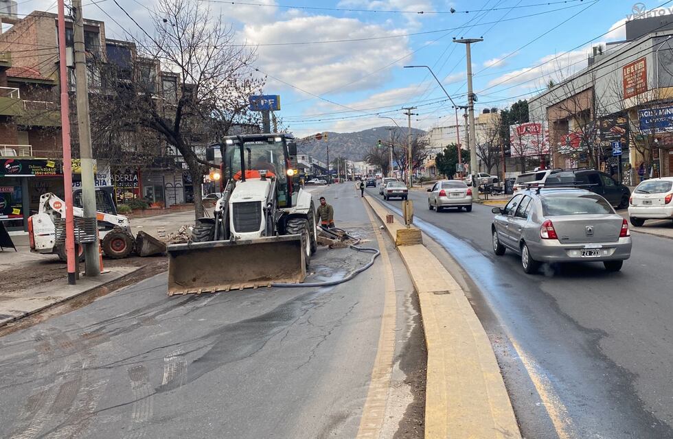 Carlos Paz: restricción de tránsito vehicular en Av. Cárcano por tareas de mantenimiento en cañerías de agua potable