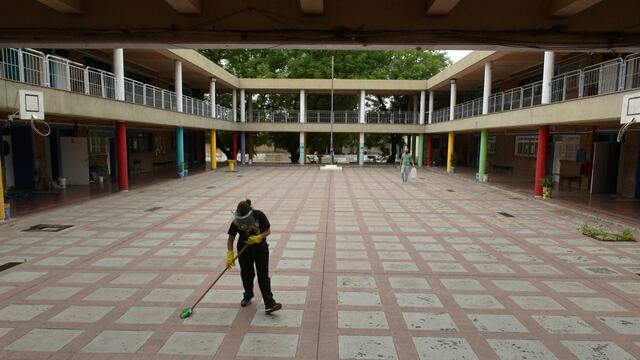 La escuela Vicente Zapata, lista para las clases presenciales. (Orlando Pelichotti/Los Andes)