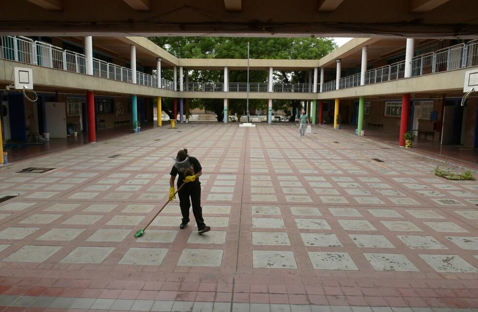 Convocan a un aplauso para los maestros por el comienzo de las clases presenciales