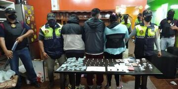 Una familia detenida por vender drogas en una verdulería.