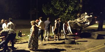 El conductor de la Chevrolet murió en el lugar y las acompañantes fueron internadas. Foto Diario de San Rafael.