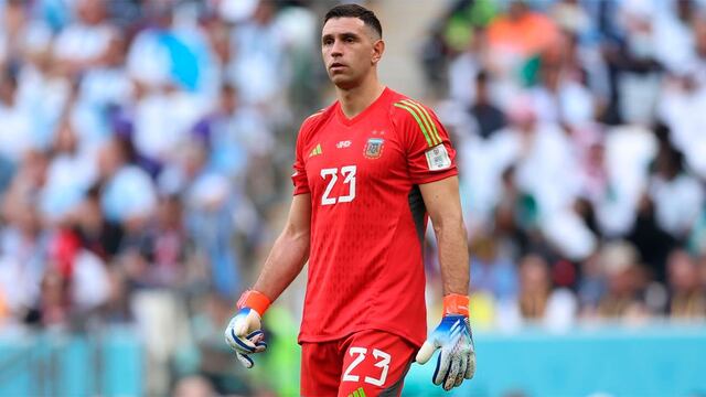 El Dibu Martínez sacó una pelota increíble en la última jugada ante Australia.