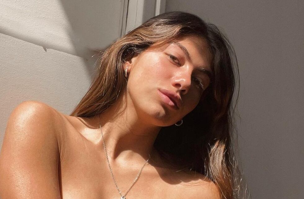 La cordobesa Agustina Pupich causó furor en Instagram con dos fotos en microbikini animal print