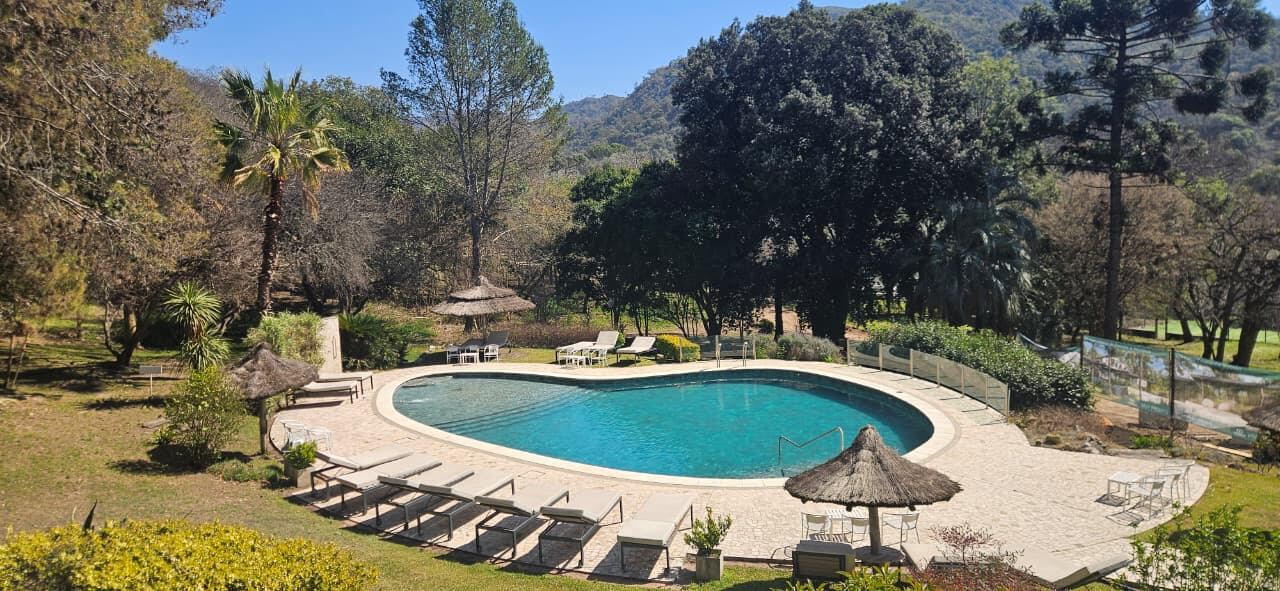 Con instalaciones renovadas, Diquecito Medical Resort ofrece servicios premium para una experiencia completa.
