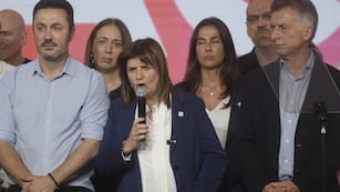 Elecciones 2023. Búnker de Juntos por el Cambio. Mauricio Macri, Patricia Bullrich, Luis Petri. Horacio Rodríguez Larreta, Lilita Carrió, Gerardo Morales, Néstor Grindetti. (Federico López Claro)