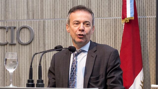 DISERTANTE. Daniel Artana, en el auditorio de la Bolsa de Comercio de Córdoba. (Bolsa de Comercio)