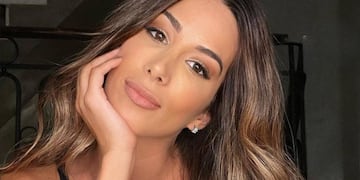 Estefi Berardi se sumó al challenge de Karol G con un look de entrecasa