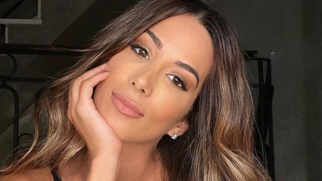 Estefi Berardi se sumó al challenge de Karol G con un look de entrecasa