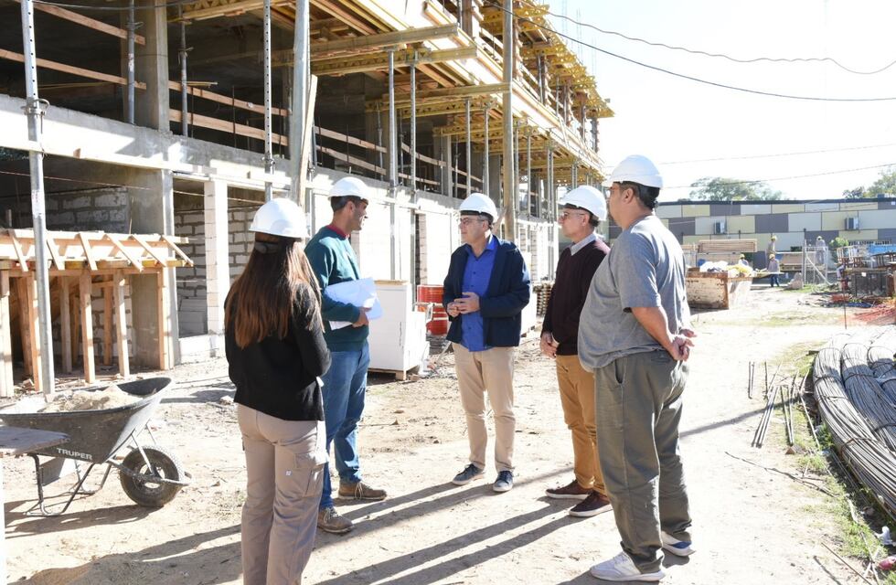 Luis Castellano destacó el avance del plan de 48 viviendas en barrio San José