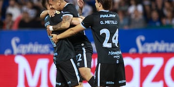 Belgrano se trajo un punto de valor en el empate con el líder Vélez (Belgrano)