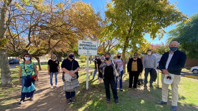Inauguraron mobiliario en la plazoleta Enfermera de Malvinas