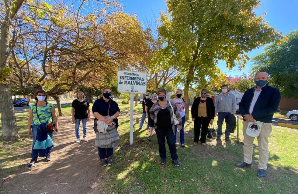 Colocaron mobiliario en la Plazoleta Enfermeras de Malvinas