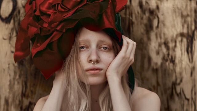 Quién es Imán Kaumann: la modelo argentina de Valentino y Versace que rompe estándares.