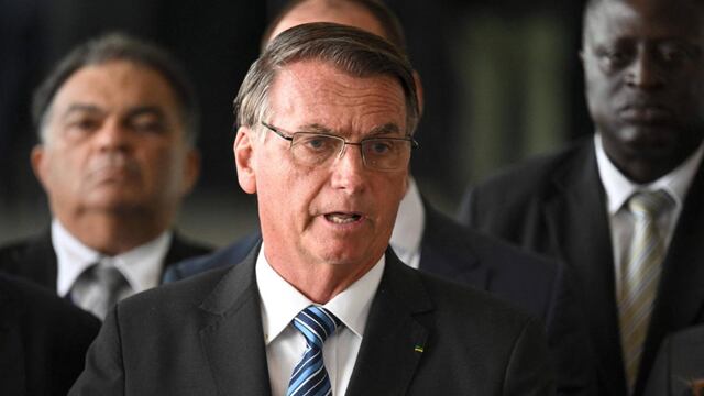 El expresidente de Brasil Jair Bolsonaro fue acusado de ingresar ilegalmente joyas a Arabia Saudita.