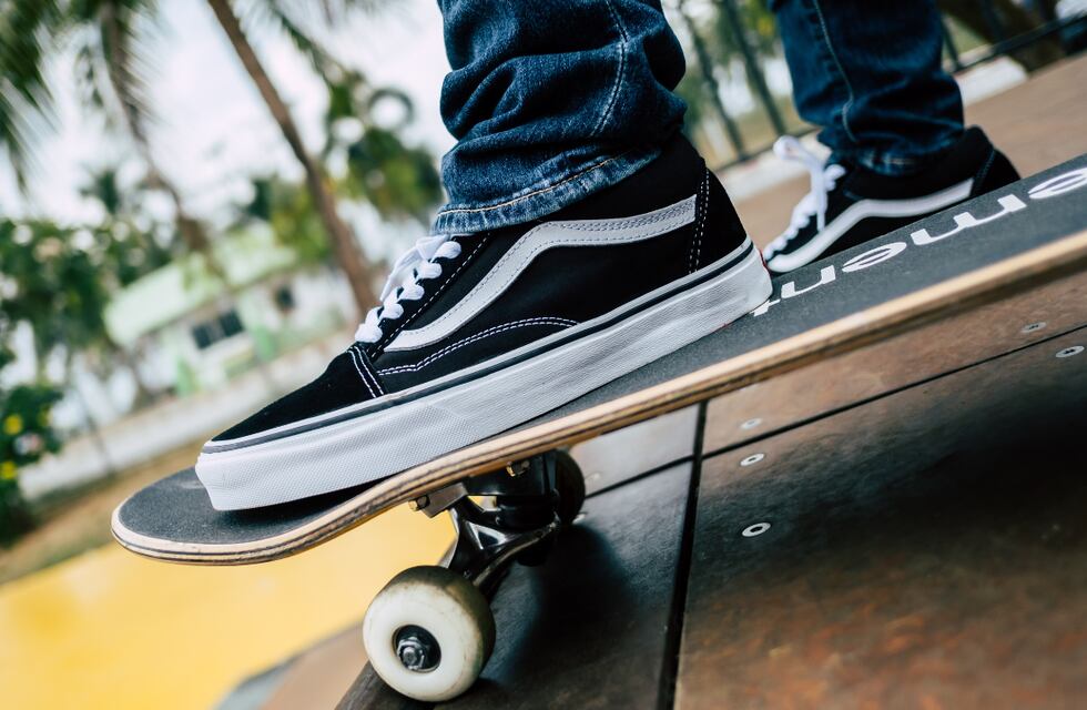 ¿Conviene comprar en Chile?: esto es lo que valen unas zapatillas Vans