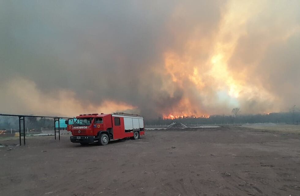 Incendios forestales: tres aviones hidrantes y un helicóptero operan en Jujuy