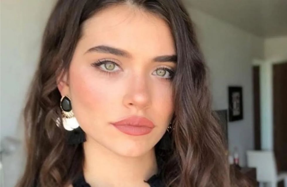 Eva de Dominici eligió un look total black con espalda al descubierto y dio cátedra de estilo