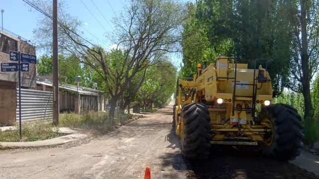 Retiran el viejo pavimento en Adolfo Calle.