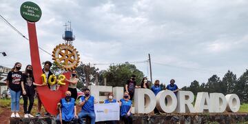 Eldorado: jóvenes del Interact Puerto Eldorado plantaron 102 árboles.
