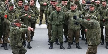 Los grupos artísticos que forma Rusia en el frente de ataque.