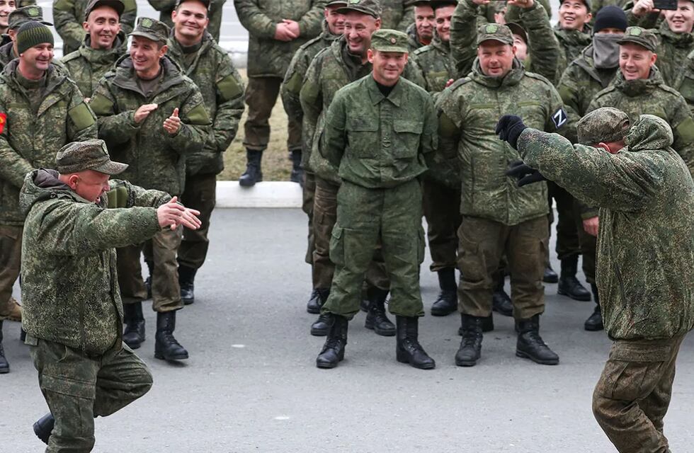 Guerra Rusia-Ucrania: para levantar la moral de sus soldados, el Kremlin formó “unidades artísticas” en el frente de ataque
