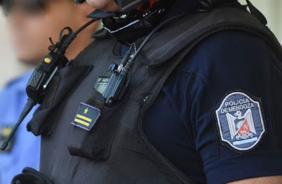 Simularon ser policías y asaltaron a una pareja de ancianos