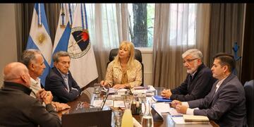 Reunión entre las intendenta Rossana Chahla y directivos de la Facultad de Ciencias Exacta