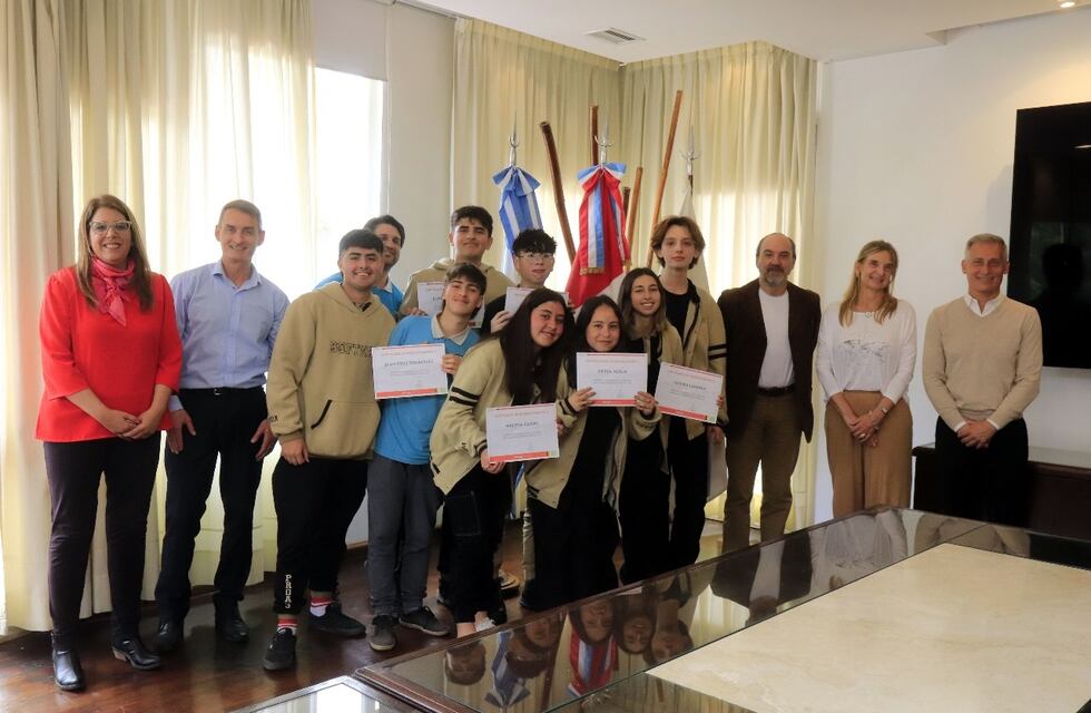 Alumnos de Carlos Paz brillan en las Olimpiadas de Matemáticas y fueron reconocidos por el municipio