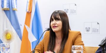 Ministra de Producción y Ambiente, Karina Fernández