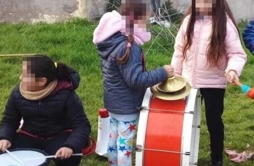 La Murga Los Primos de Humberto del Grupo Envión visitó el Barrio Villa Italia