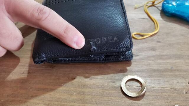 La bala impactó primero en la moneda. (El Doce)