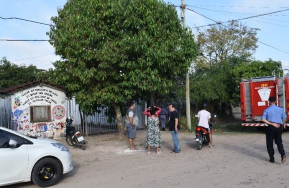 Formosa: Bomberos rescataron a un hombre del interior de una vivienda que se estaba incendiando