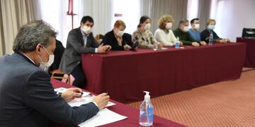 El Gobierno cerró con un balance positivo las paritarias 2021 con los gremios estatales. Gobierno de Mendoza