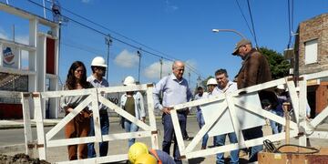Uset y el secretario de Recursos Hídricos de la provincia recorrieron la obra de recambio de cañerías.