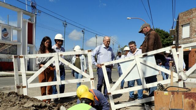 Uset y el secretario de Recursos Hídricos de la provincia recorrieron la obra de recambio de cañerías.