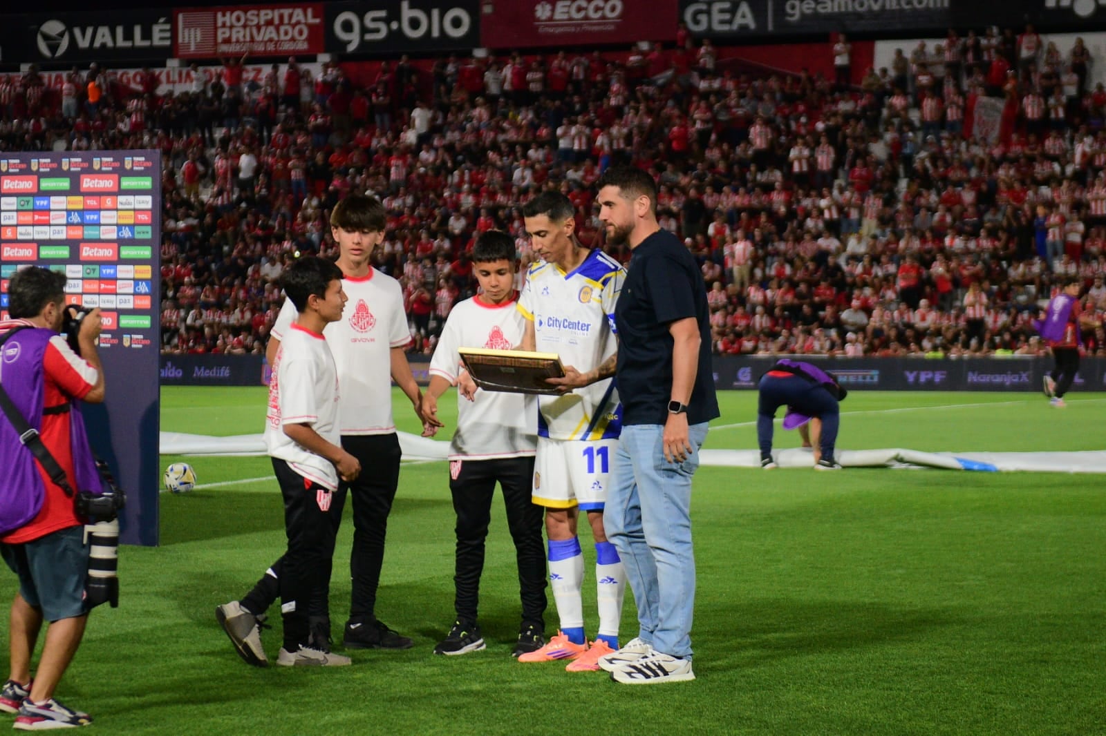 Instituto ante Rosario Central, con Di María. (José Gabriel Hernández / La Voz).