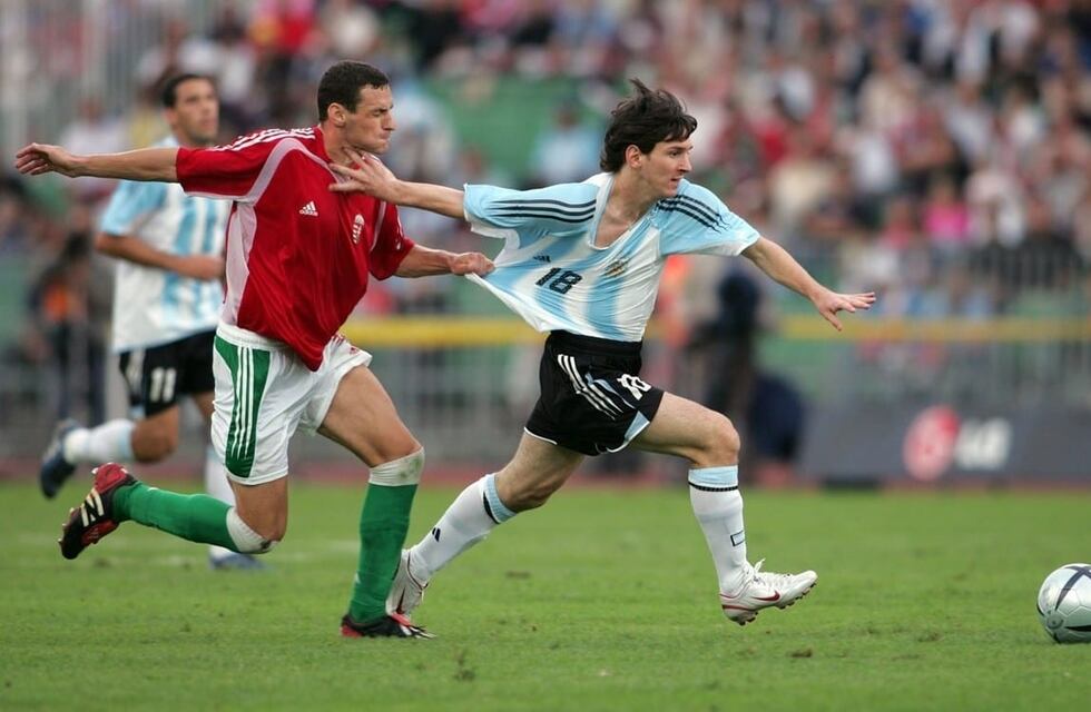 A 16 años del frustrante debut de Leo Messi en la Selección Argentina: 45 segundos en cancha, manotazo y expulsión