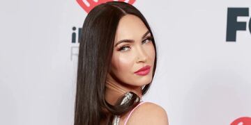 Megan Fox rompió Instagram con una foto en nanokini fucsia que demostró que es una diosa.