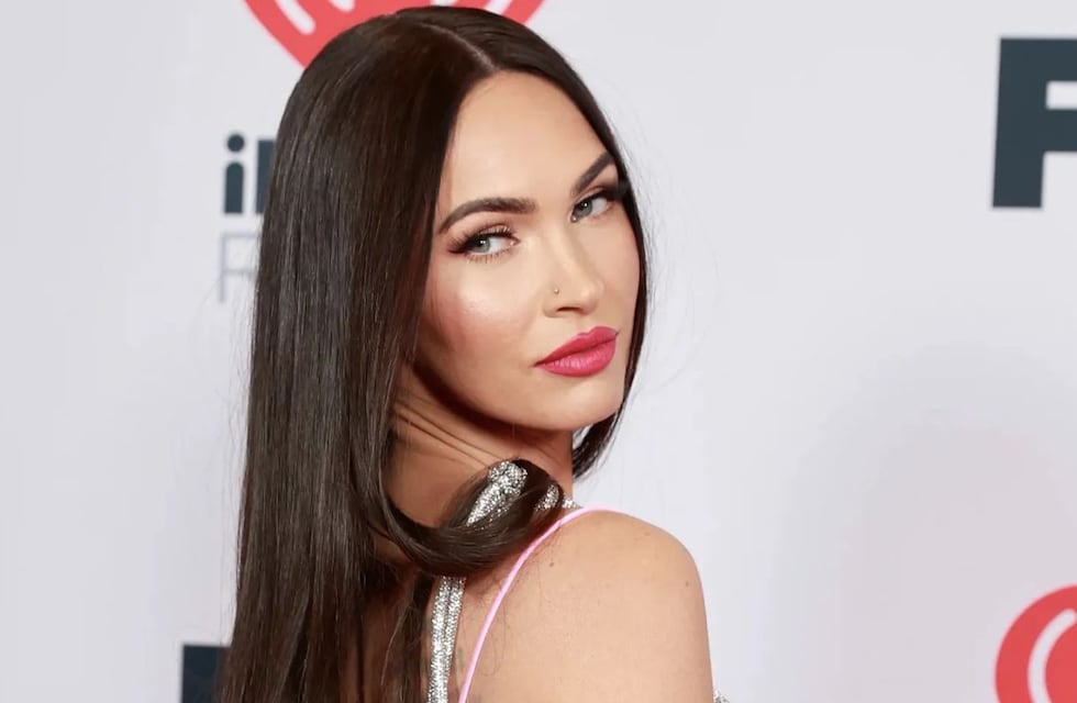 Megan Fox se disfrazó de Ninfa y causó furor en Instagram: sin corpiño, corona y falda