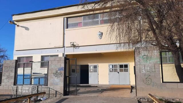 Un niño se llevó miles de pesos de sus padres y los repartió con sus compañeros.